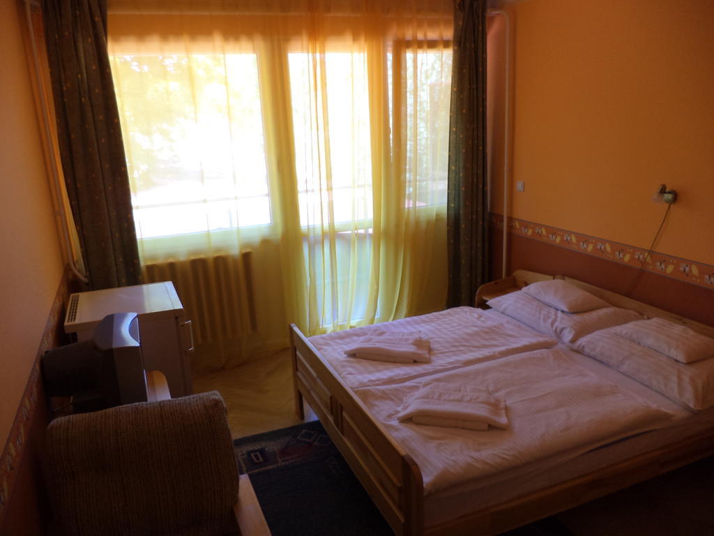 Touring Hotel Berekfürdő Habitación foto